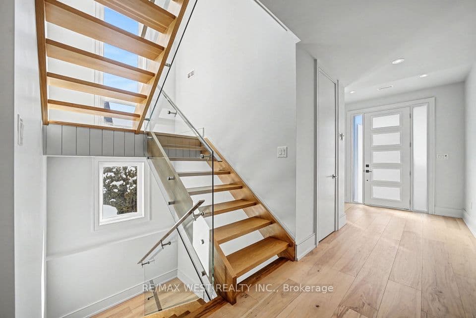 2267 Fifth Line W, Mississauga, ON L5K 1V7 – photo 2