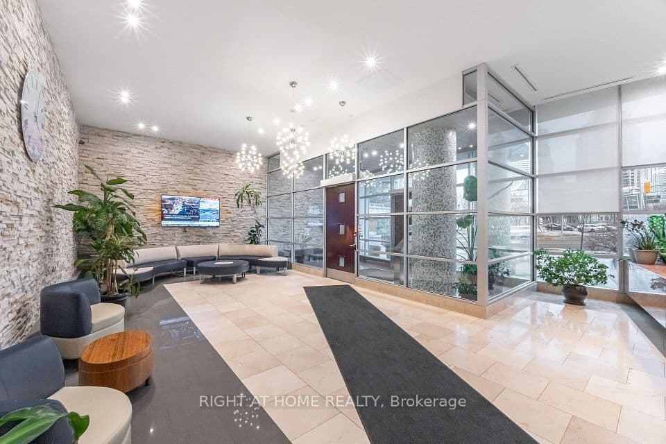 3939 Duke Of York Boulevard 1909, Mississauga, ON L5B 4N2 – photo 3