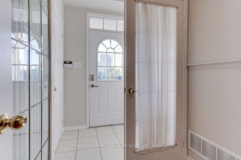 60 Delabo Drive, Toronto, ON M3J 3S4 – photo 3
