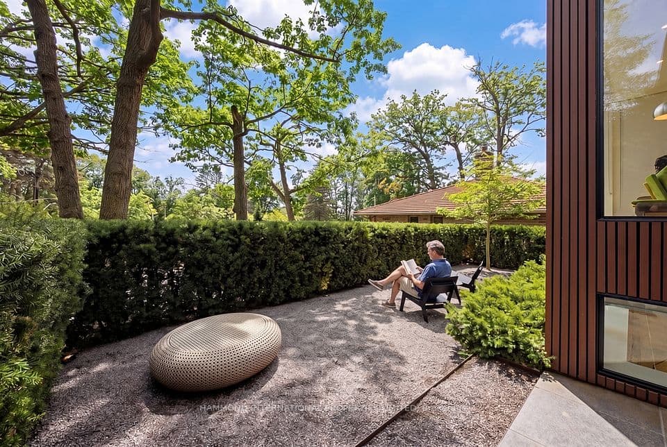 30 Edenbrook Hill, Toronto, ON M9A 3Z6 – photo 3