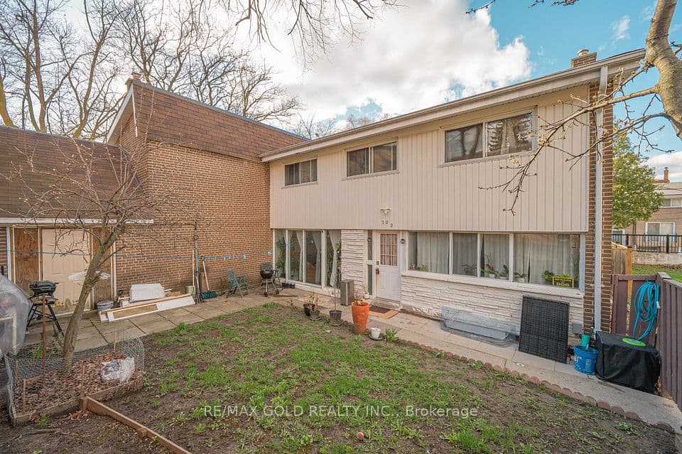 30 Sentinel Road 2, Toronto, ON M3M 2Y8 – photo 3