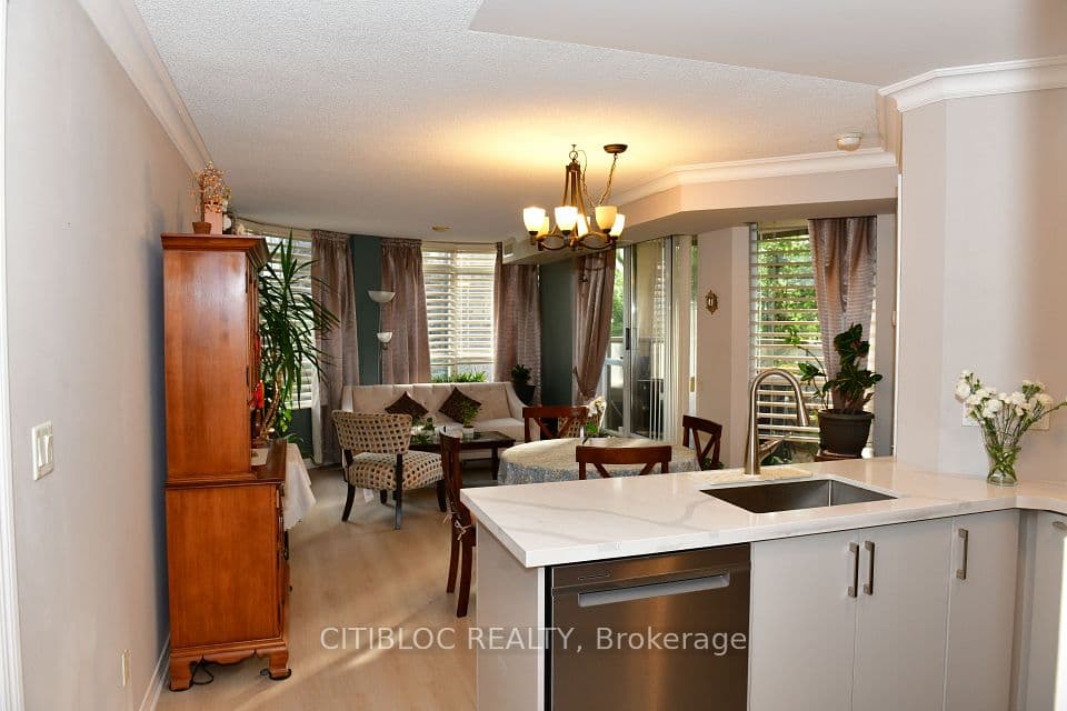 310 Burnhamthorpe Road W 213, Mississauga, ON L5B 4P9 – main photo