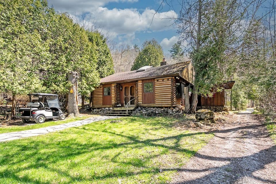 6099 Cedar Grove, Burlington, ON L7P 0N1 – main photo
