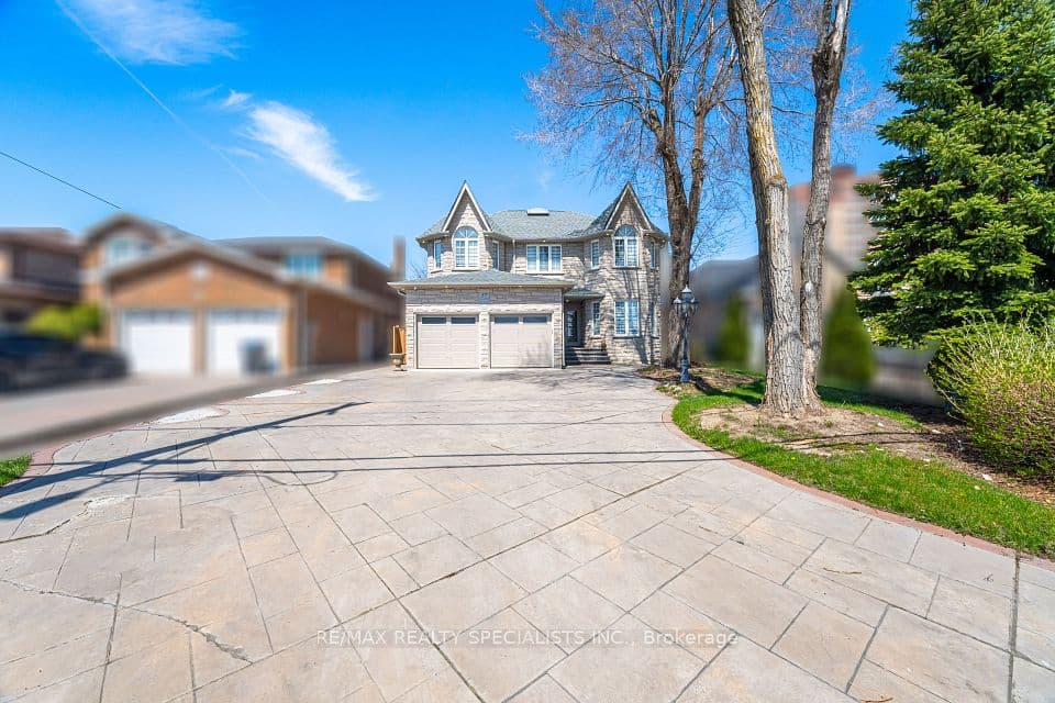 57 Fairview Road W, Mississauga, ON L5B 1K7 – photo 2