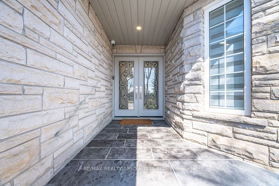 57 Fairview Road W, Mississauga, ON L5B 1K7 – photo 3