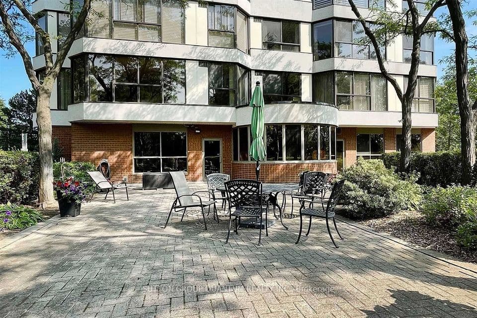 1271 Walden Circle 403, Mississauga, ON L5J 4R4 – photo 3