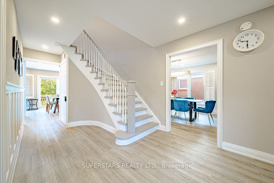 3945 Renfrew Crescent, Mississauga, ON L5L 4J6 – photo 3