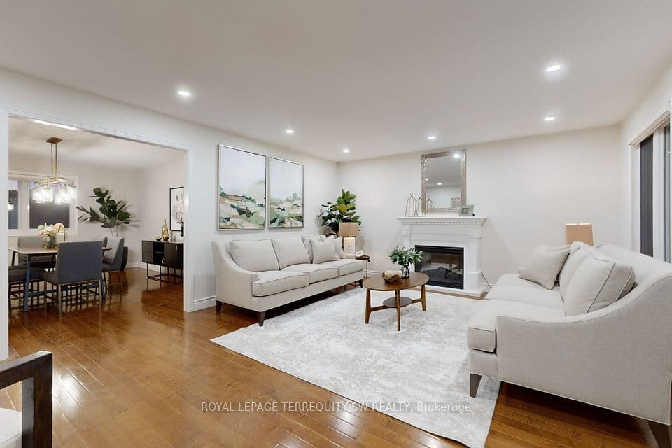 8 Chalmers Court, Brampton, ON L6Z 3G9 – photo 3