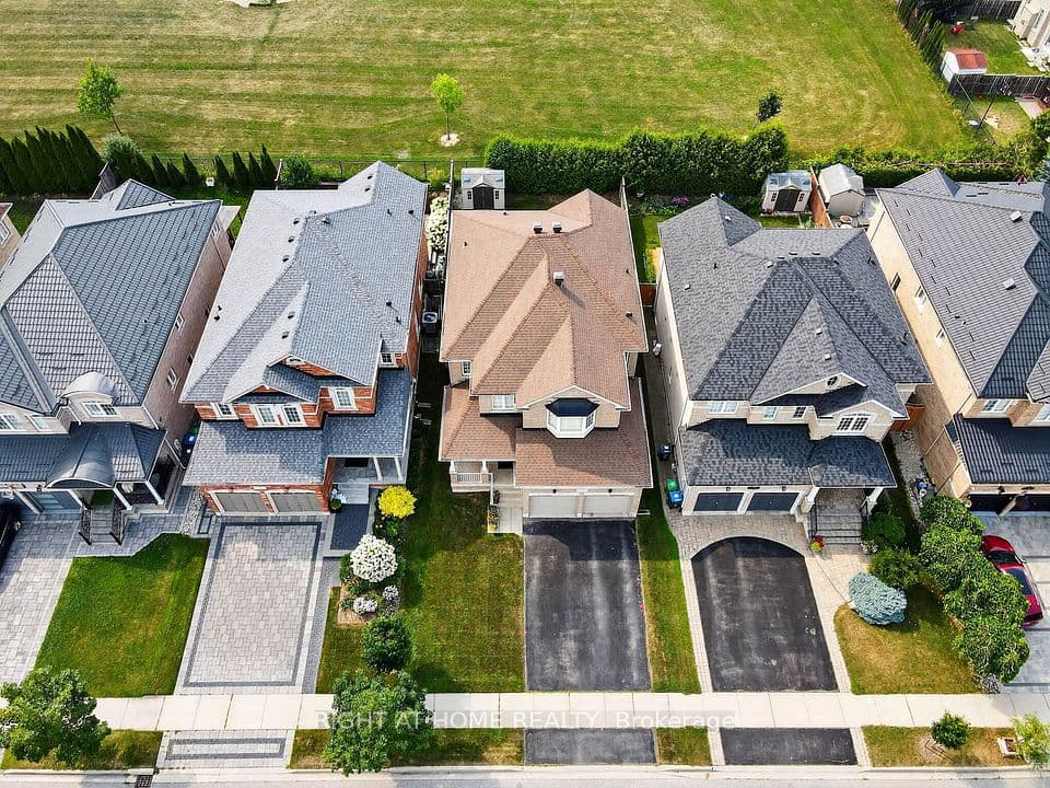 7 Messina Avenue, Brampton, ON L6Y 0M6 – main photo