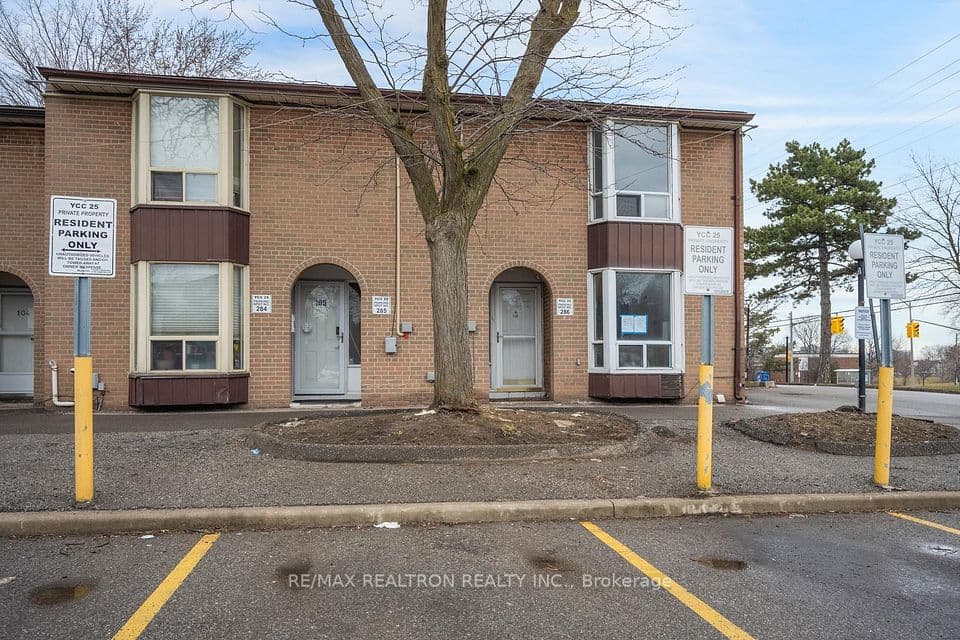 250 John Garland Boulevard 106, Toronto, ON M9V 1N8 – photo 3