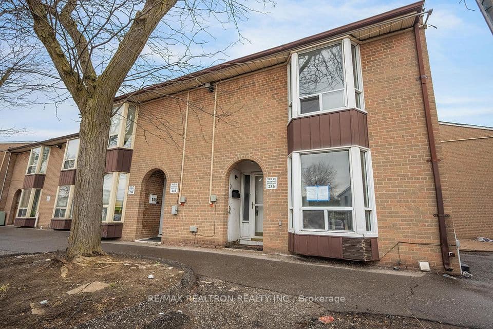 250 John Garland Boulevard 106, Toronto, ON M9V 1N8 – main photo