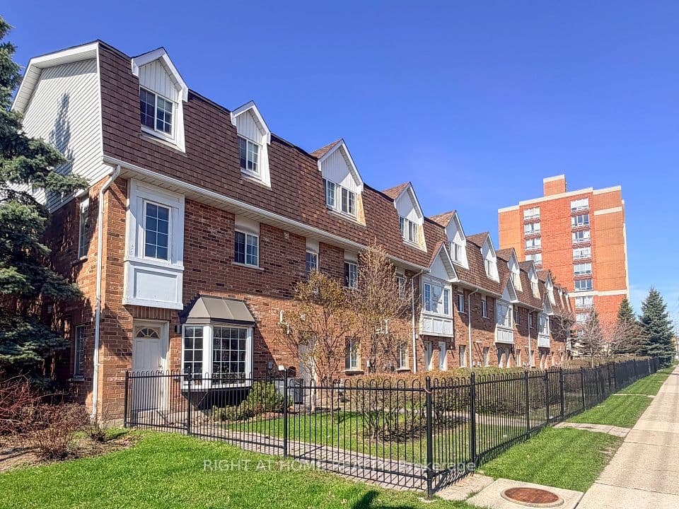 1525 South Parade Court 28, Mississauga, ON L5M 6E9 – main photo