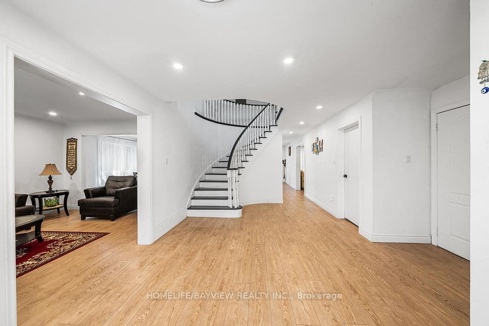 2602 Mason Heights, Mississauga, ON L5B 2S2 – photo 3