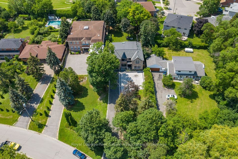 96 Elmcrest Road, Toronto, ON M9C 3R9 – main photo