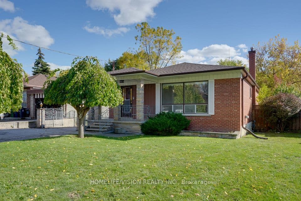 239 Epsom Downs Drive, Toronto, ON M3M 1T3 – main photo