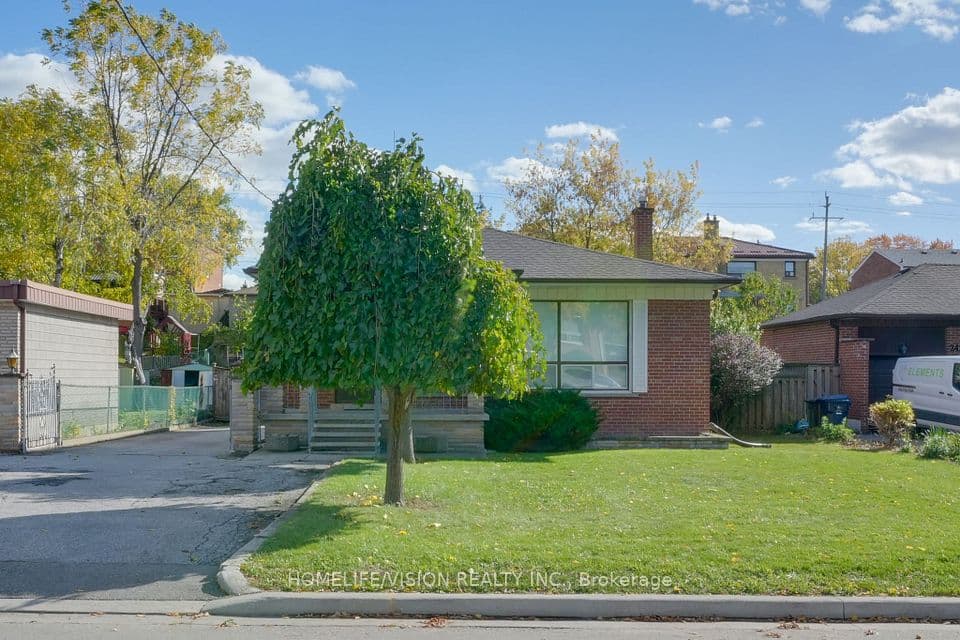 239 Epsom Downs Drive, Toronto, ON M3M 1T3 – photo 2