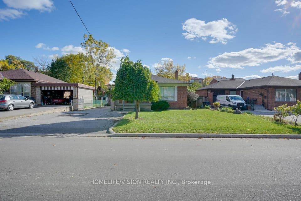 239 Epsom Downs Drive, Toronto, ON M3M 1T3 – photo 3