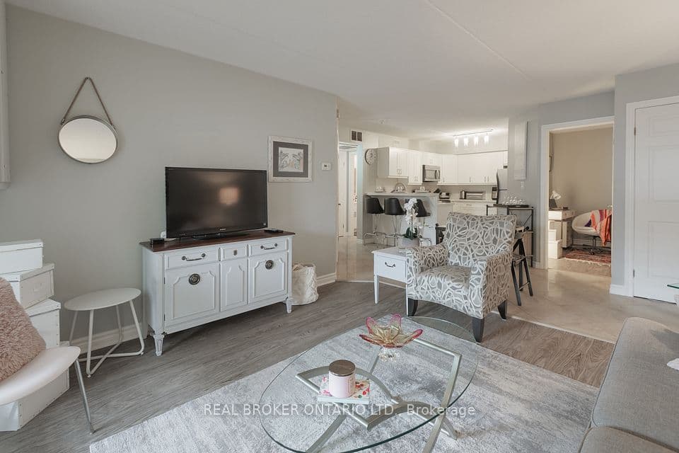 2040 Cleaver Avenue 218, Burlington, ON L7M 4C4 – photo 3