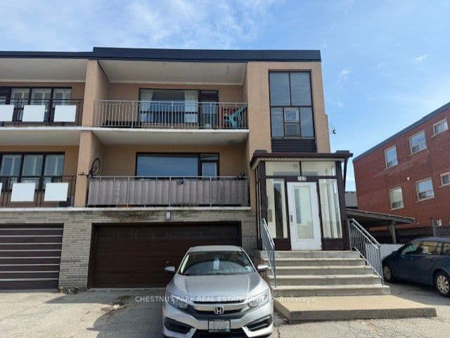 757 Lawrence Avenue W, Toronto, ON M6A 1B7 – main photo