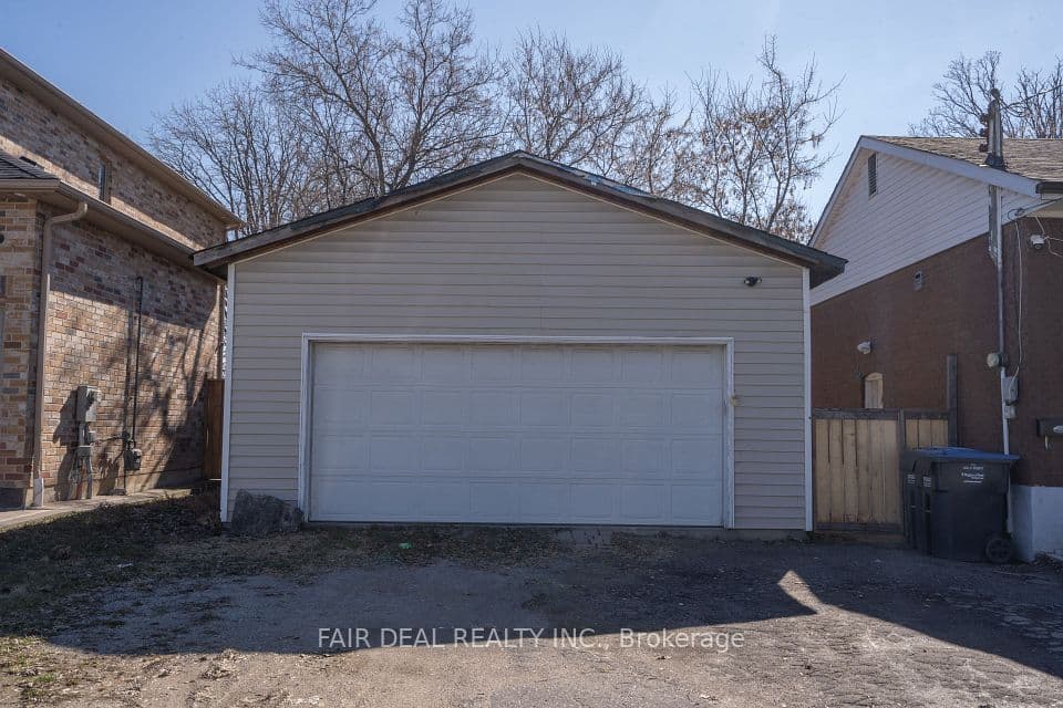 38 Cattrick Street, Mississauga, ON L4T 1H5 – main photo