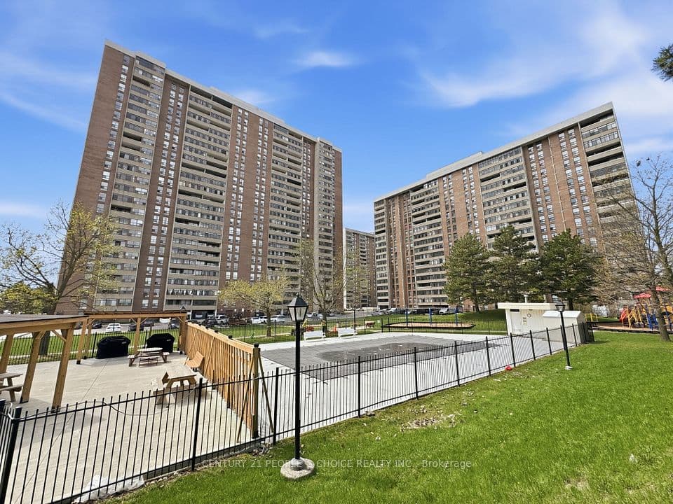 18 Knightsbridge Road 2109, Brampton, ON L6T 3X5 – main photo