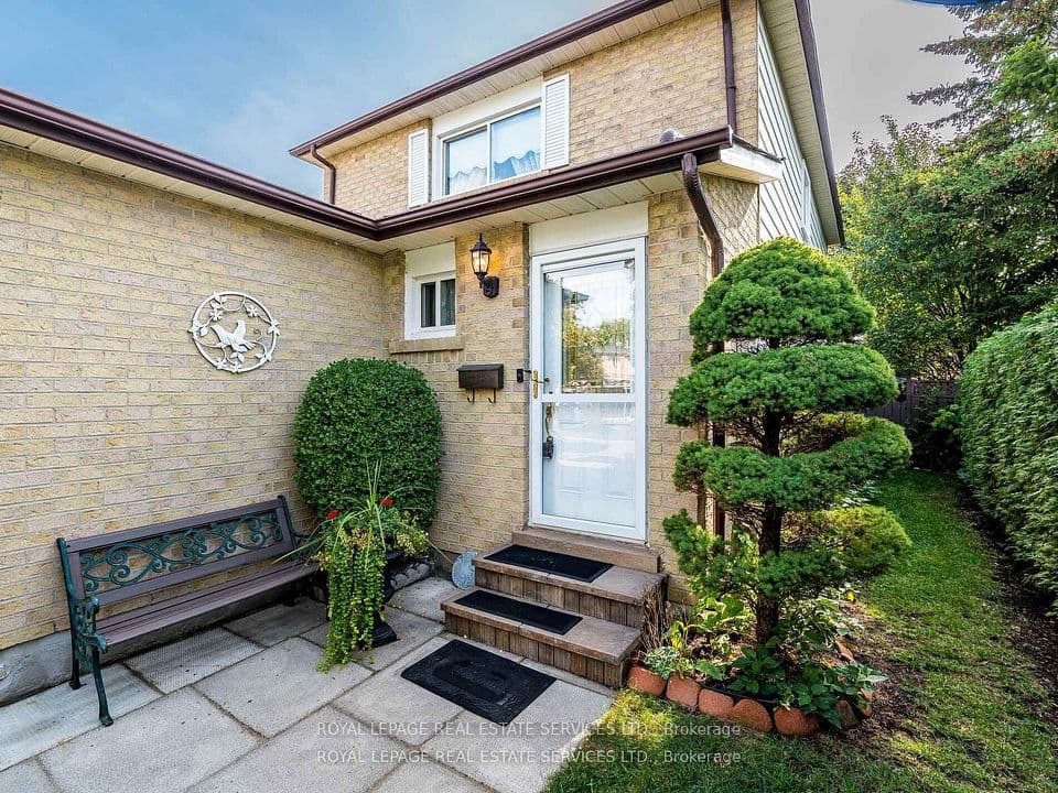 77 Martindale Crescent, Brampton, ON L6X 2T8 – photo 2
