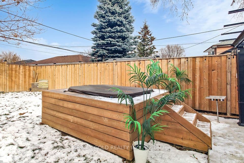 189 Kingsview Boulevard, Toronto, ON M9R 1V7 – photo 2