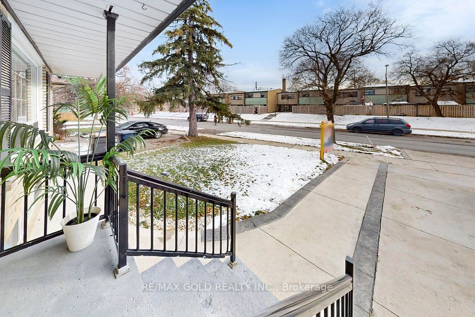 189 Kingsview Boulevard, Toronto, ON M9R 1V7 – photo 3