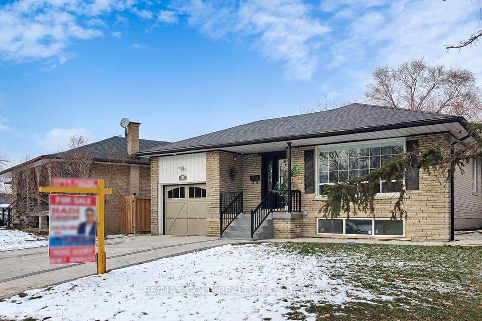 189 Kingsview Boulevard, Toronto, ON M9R 1V7 – main photo
