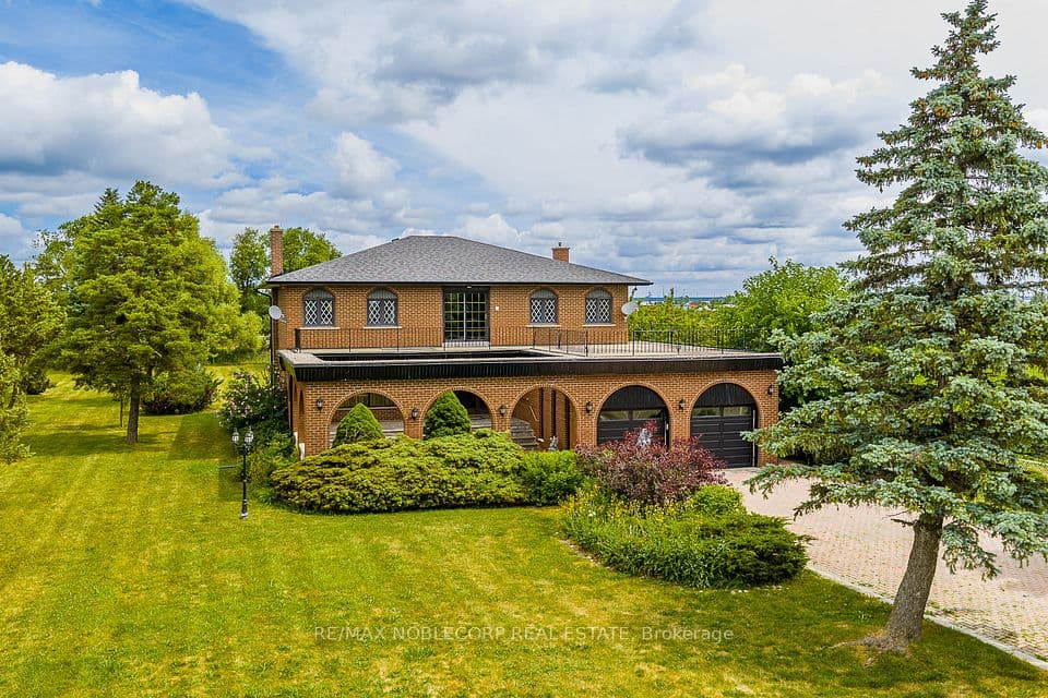 10201 Clarkway Drive, Brampton, ON L6P 0W3 – main photo