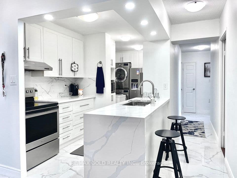 390 Dixon Road 1611, Toronto, ON M9R 1T4 – main photo