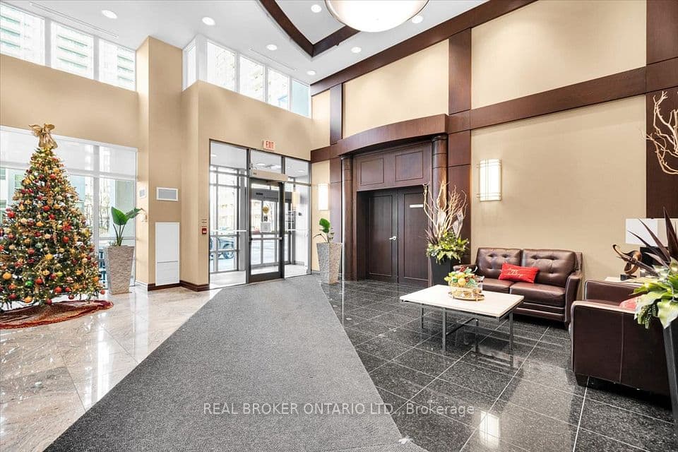 335 Rathburn Road W 312, Mississauga, ON L5B 0C8 – photo 3