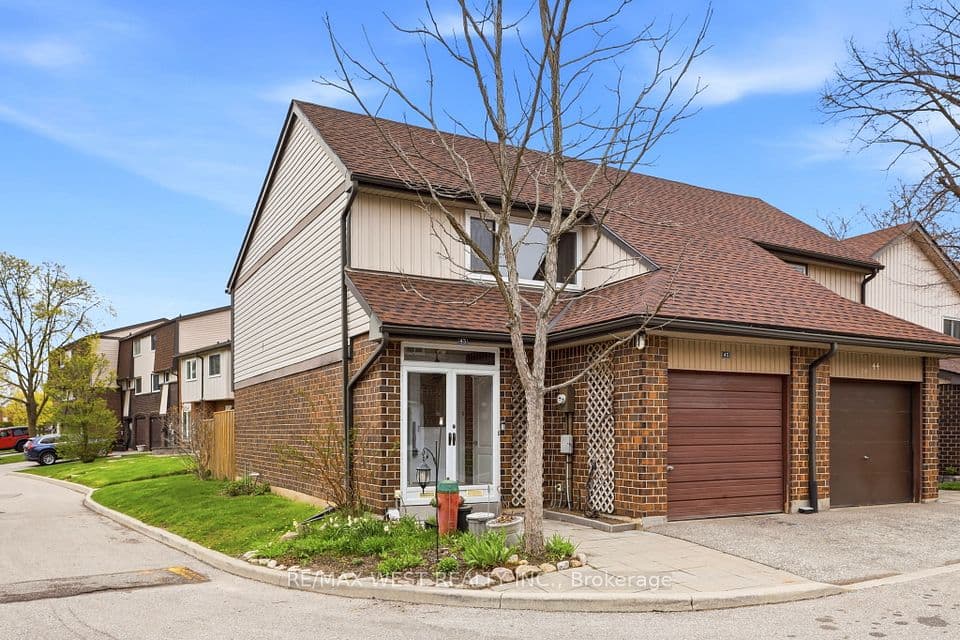 318 Laurier Avenue 43, Milton, ON L9T 3M9 – main photo