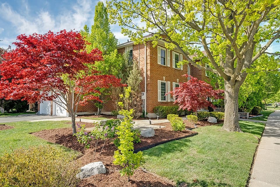 2101 Grosvenor Street, Oakville, ON L6H 4N1 – photo 2