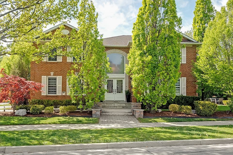 2101 Grosvenor Street, Oakville, ON L6H 4N1 – main photo