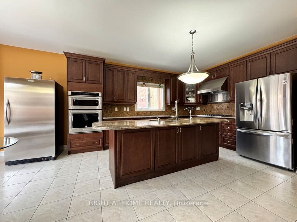 29 Lynnvalley Crescent, Brampton, ON L6P 2E1 – photo 3