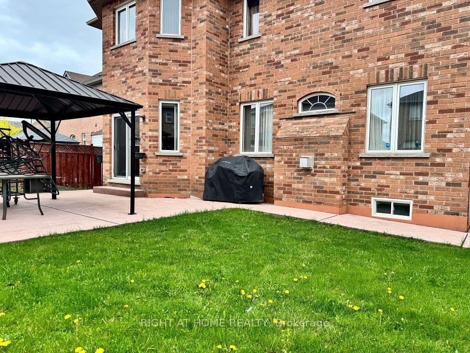 29 Lynnvalley Crescent, Brampton, ON L6P 2E1 – photo 2