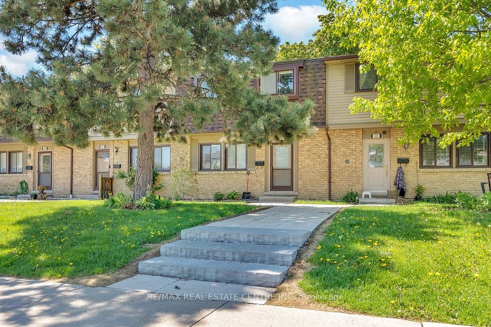105 Hansen Road N 102, Brampton, ON L6V 3C9 – main photo