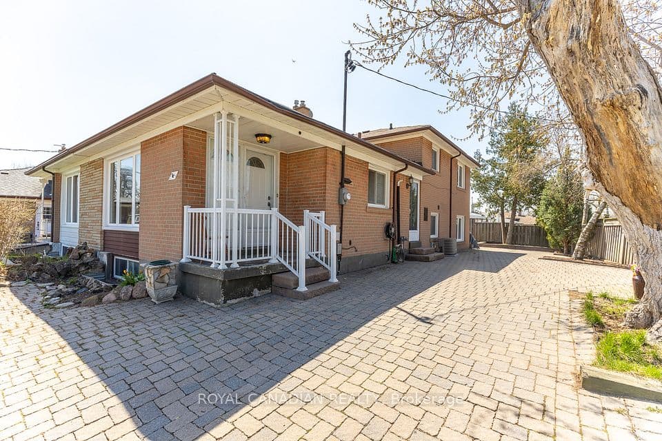 16 Gambello Crescent, Toronto, ON M3J 1W3 – photo 3
