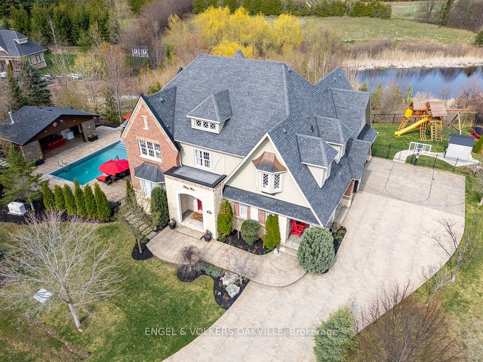 33 Barraclough Boulevard, Halton Hills, ON L7G 0E8 – main photo