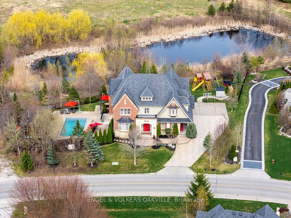33 Barraclough Boulevard, Halton Hills, ON L7G 0E8 – photo 2