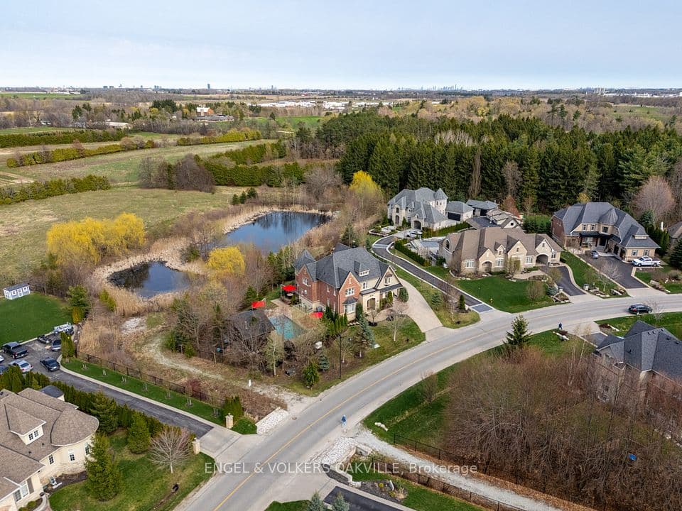 33 Barraclough Boulevard, Halton Hills, ON L7G 0E8 – photo 3