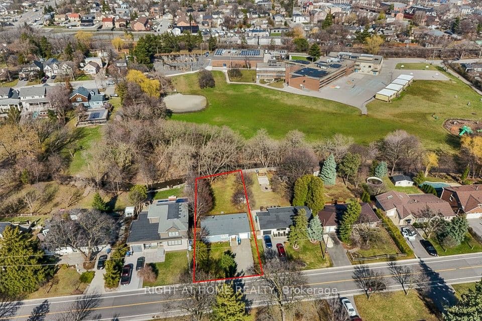 15 Pioneer Drive, Mississauga, ON L5M 1G8 – main photo