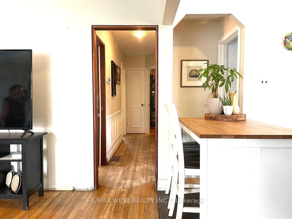 4 Parkchester Road, Toronto, ON M6M 2R9 – photo 3