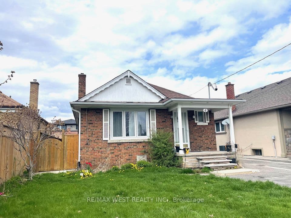 4 Parkchester Road, Toronto, ON M6M 2R9 – photo 2