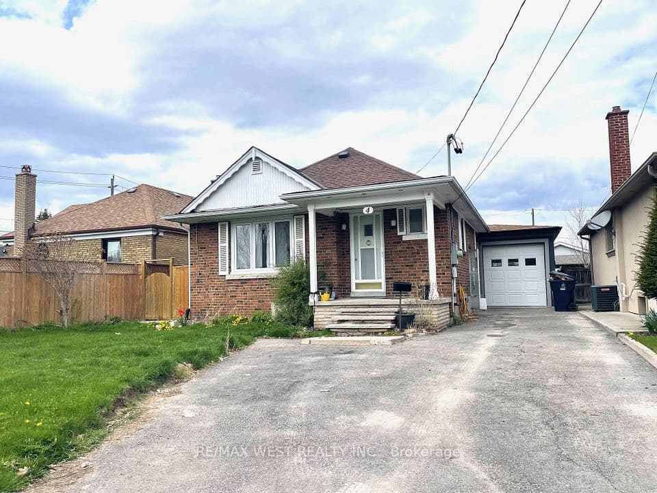 4 Parkchester Road, Toronto, ON M6M 2R9 – main photo