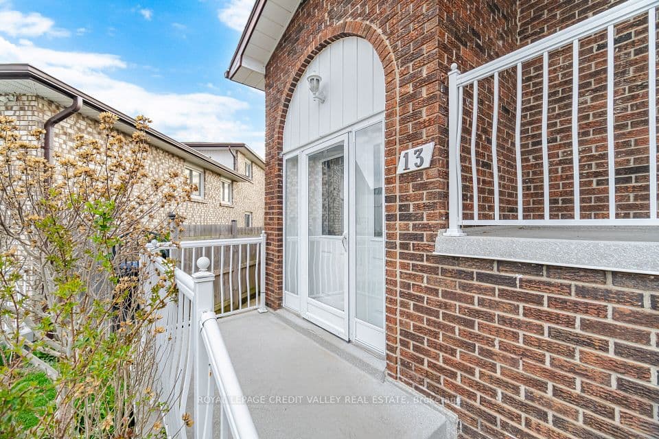13 Cheryl Court, Brampton, ON L6V 3C2 – photo 3