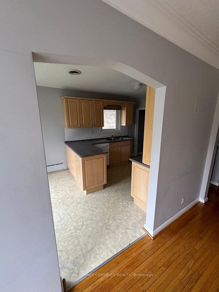 1540 Trotwood Avenue, Mississauga, ON L5G 3Z9 – photo 3