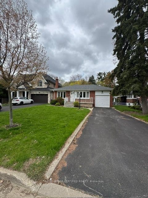 1540 Trotwood Avenue, Mississauga, ON L5G 3Z9 – main photo