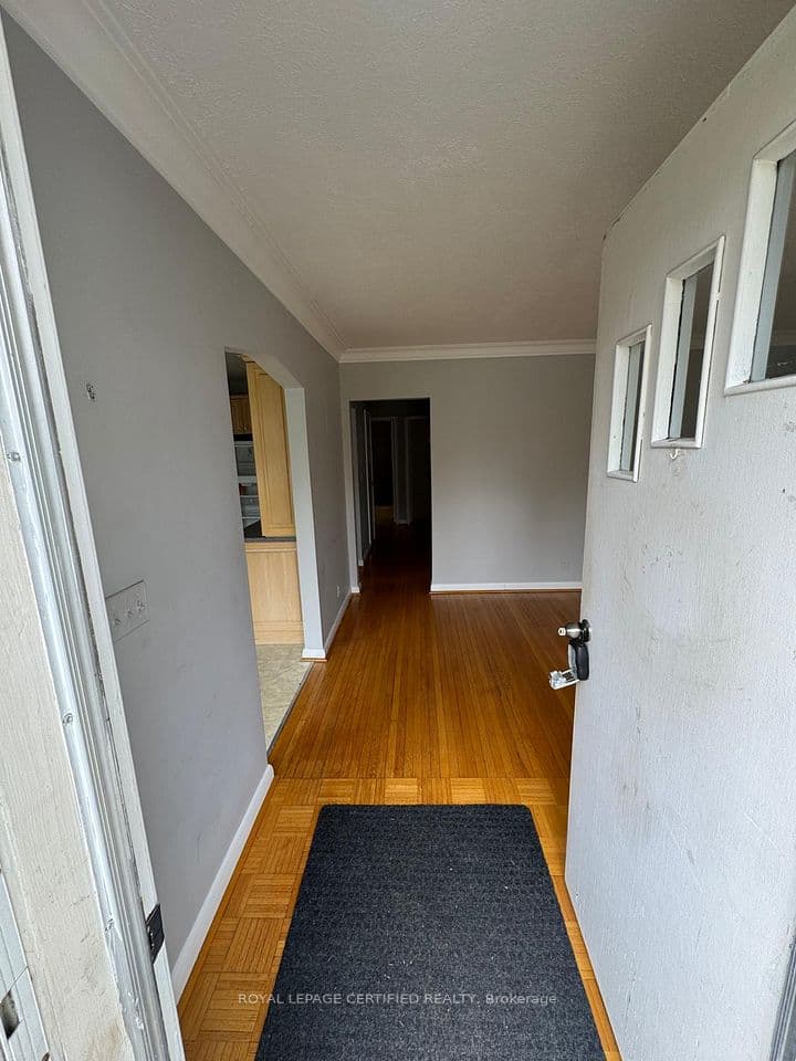 1540 Trotwood Avenue, Mississauga, ON L5G 3Z9 – photo 2